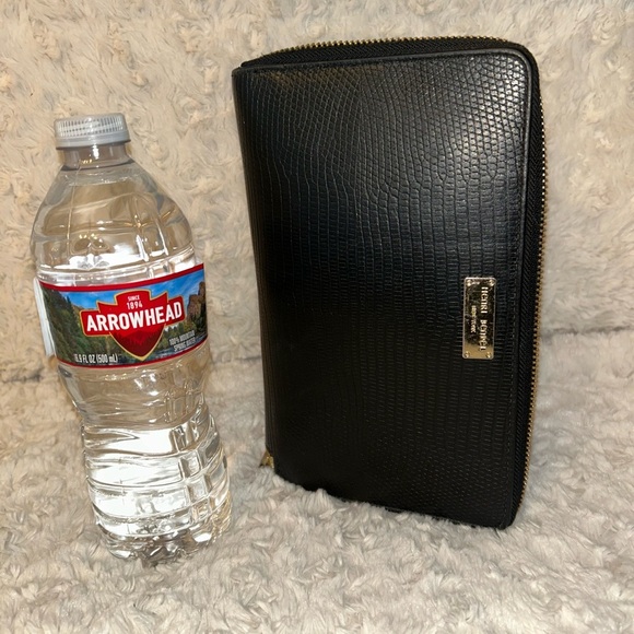 🎀🎀🎀Large Henri Bendel Black Embossed Leather Wallet - excellent condition - Picture 6 of 7